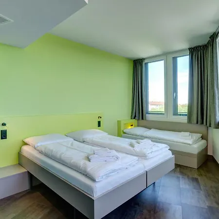 Hotell Meininger Olympiapark 3*